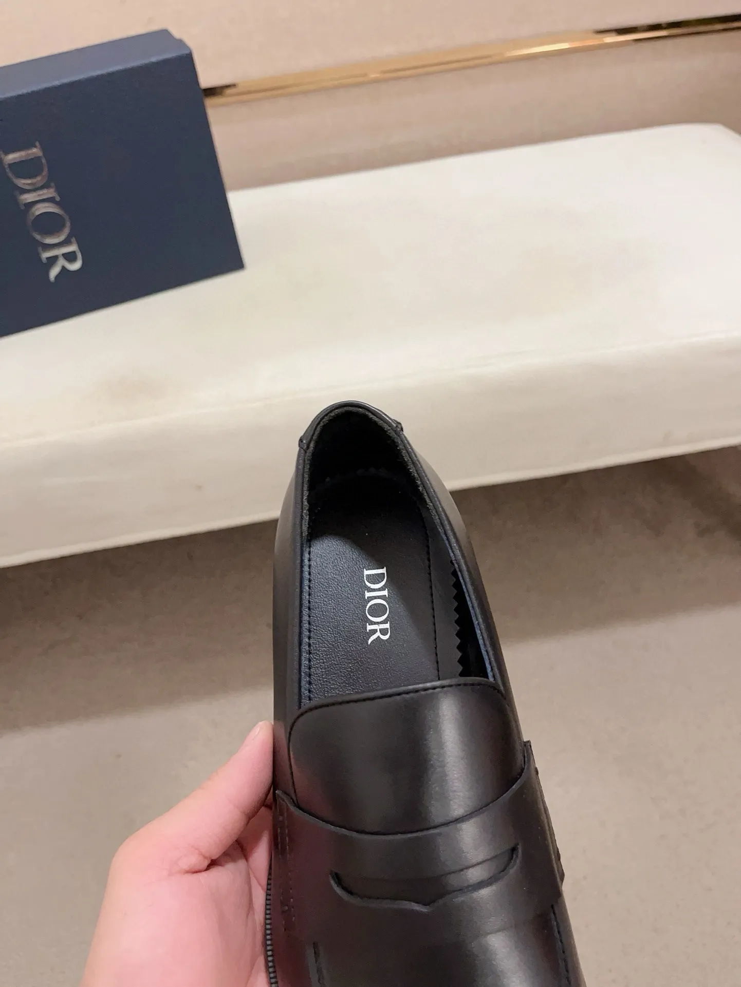 Men's shoes 💰: 540💰 High-end version of Dior Dior's new series. Famous actors and Internet celebrities wear super popular designs. The sculptures of French artist Niki de Saint Phalle are designed as rings. Material: Fabric: Imported original material. Foot: cowhide. Outsole: Rubber outsole. Men's shoe size: 38~44. Can be customized to size 45.